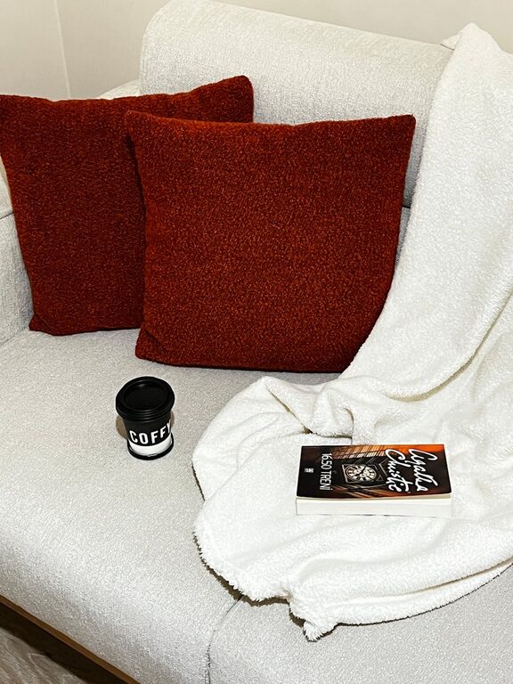 How to Plan a Restful Day Off at Home for Total Relaxation